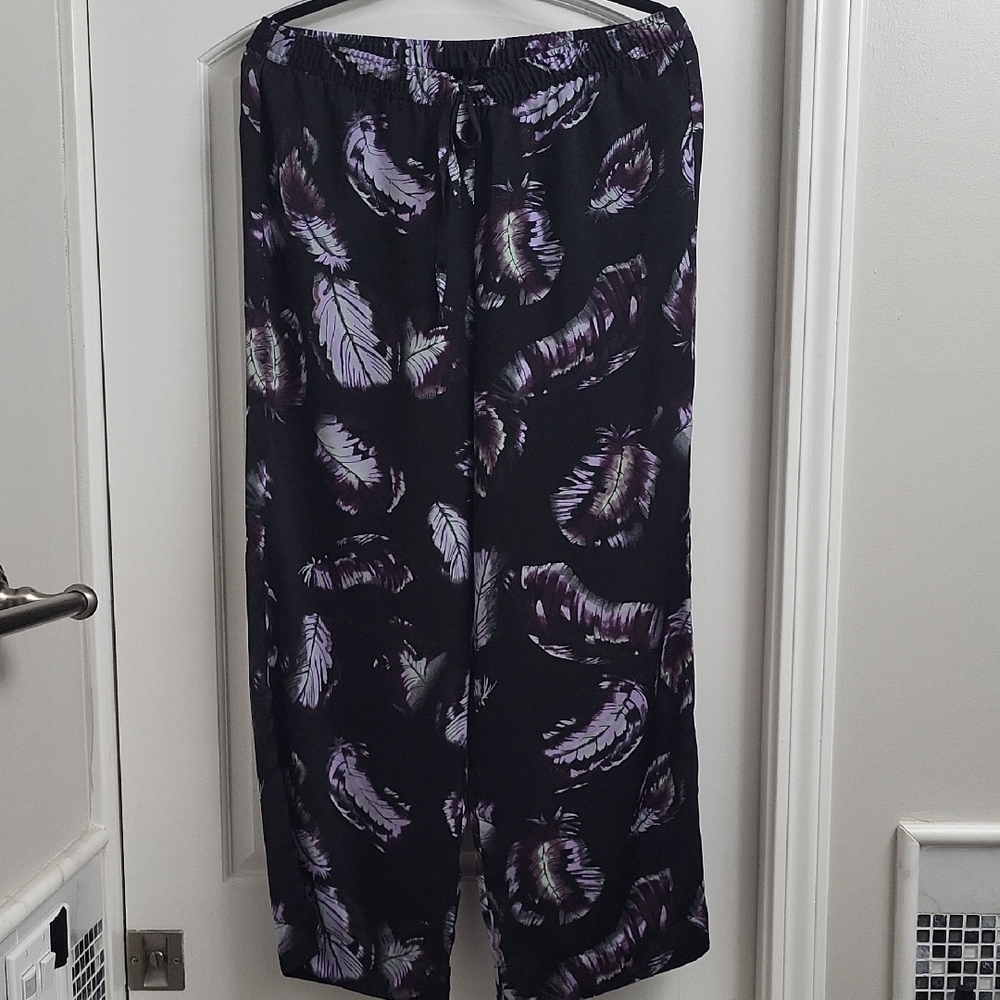 Shimera Black‎ and Purple feather Patterned Pajama pants. Size M